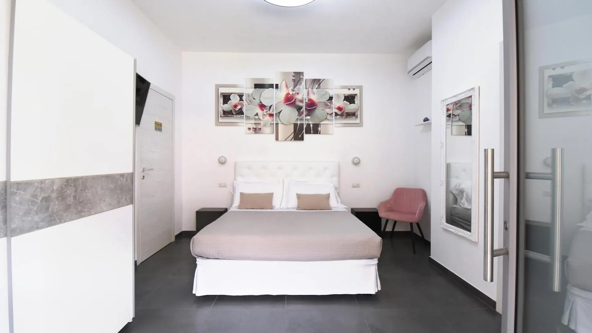 Elis B&B Villasimius 0*,  Italia